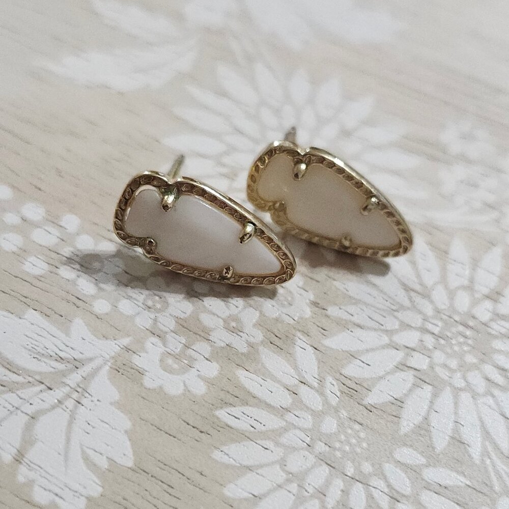 Kendra Scott White Pearl Arrow Arrowhead Skylette Gold Stud Earrings